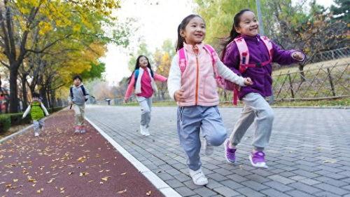 走路上学,学生们的日常足迹